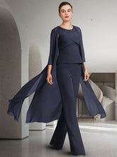 Traje pantalón de gasa con cuello joya para la madre de la novia, con chaqueta.