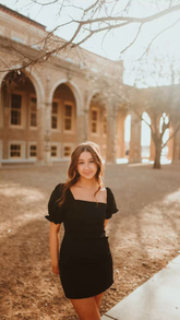 Vestido negro con escote cuadrado, vestido negro para baile de bienvenida Y5492