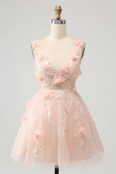 Robe de bal courte rose poudré à col en V et corset à sequins ornée d'appliqués
