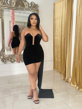 Vestido corto de terciopelo negro para baile de bienvenida con cremallera en la espalda Y06