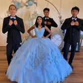 Vestido de quinceañera azul celeste claro con hombros descubiertos, tul con estampado floral 3D, elegante y formal para cumpleaños de 15 años (modelo Y6958)