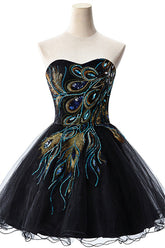 Robe de bal bustier en tulle brodé, coupe trapèze