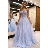 Robe de soirée longue à bretelles trapèze et appliques lilas illusion