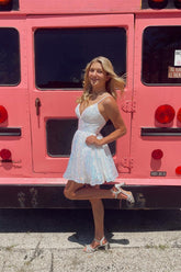 Vestidos de fiesta de bienvenida sin mangas con lentejuelas, escote en V, tirantes finos y corte en A.