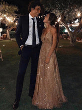 Vestidos de graduación elegantes de corte A, con escote en V, sin mangas y hasta el suelo, de tul con lentejuelas.