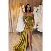 Vestido de fiesta con escote en forma de corazón, mangas largas, lentejuelas brillantes y abertura