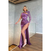 Elegante y lujoso vestido de fiesta de graduación con escote alto, una manga, lentejuelas, fruncido y abertura lateral.