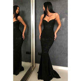 Vestido de noche largo de sirena con tirantes finos y lentejuelas