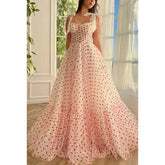 Robe de bal trapèze longue en tulle froncé à décolleté en cœur avec bouquet de cœurs