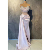 Elegante y lujoso vestido de fiesta con escote en V, sin mangas, fruncido, bordado floral, abertura y diamantes de imitación