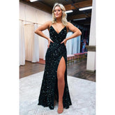 Vestido de fiesta con tirantes finos, escote en V, lentejuelas y abertura