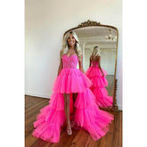 Robe de bal longue asymétrique en tulle rose à décolleté en cœur