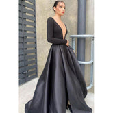 Robe de bal noire attrayante à col en V profond et manches longues avec poches