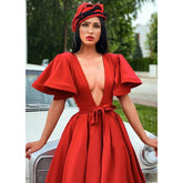 Robe rouge vintage à col en V profond et manches