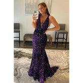 Robe de bal longue à paillettes violettes et col en V