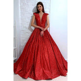 Robe de bal rouge scintillante à col en V