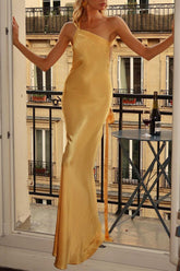 Elegantes vestidos de noche formales, de un solo color, sin espalda y con cuello oblicuo.