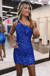 Vestido corto de fiesta azul marino con lentejuelas brillantes, un solo hombro y escote en forma de ojo de cerradura.