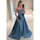 Hermoso y encantador vestido de fiesta de corte A con hombros descubiertos, sin tirantes y abertura con flores