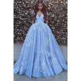 Robe de bal longue en tulle bleu ciel avec poches