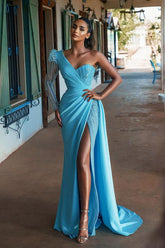 Robe de bal bleue à manches longues, fente sirène, sequins, asymétrique.
