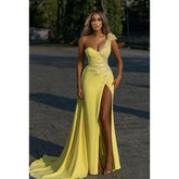 Elegante vestido de fiesta formal sin mangas con hombros descubiertos y lentejuelas