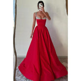 Robe de soirée élégante et luxueuse, coupe trapèze, avec strass, col en V et bretelles