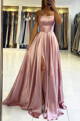 Robe de bal simple en satin rose poudré, coupe trapèze, avec fente