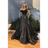 Charmante robe de bal longue et scintillante, coupe trapèze, épaules dénudées, manches courtes