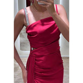 Vestido de noche largo con pliegues y tirantes de satén, elegante y moderno, con abertura