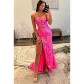 Robe de soirée chic et moderne à bretelles spaghetti, dos nu scintillant, fente fourreau, paillettes