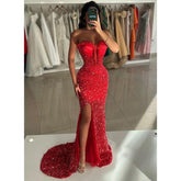Vestido formal largo rojo elegante y moderno sin tirantes con cuentas y largo hasta el suelo