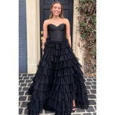 Vestido de fiesta formal elegante y moderno con escote en forma de A, sin mangas y sin tirantes