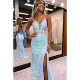 Robe de bal chic et moderne à bretelles spaghetti et col en V, fente latérale et appliques