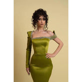 Robe de soirée sirène chic à manches longues et perles en satin