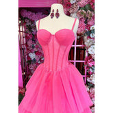 Robe de soirée trapèze classique et intemporelle à bretelles spaghetti