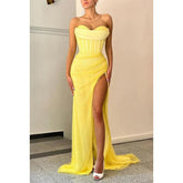 Vestido de fiesta largo con escote corazón, sin tirantes, con cuentas y abertura