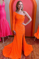 Robe de bal sirène à sequins, asymétrique, manches longues et fente.