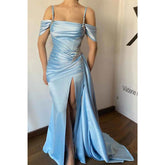 Vestido largo de fiesta de graduación con escote sirena, tirantes finos y cuentas, con abertura