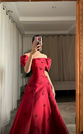 Elegante vestido de noche burdeos con flores 3D, hombros descubiertos, corte en A, estilo baile de graduación Y7637