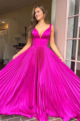 Robe de bal longue plissée fuchsia à col V et coupe trapèze