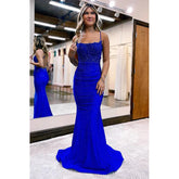 Vestido de fiesta largo de sirena con tirantes finos, apliques de encaje y cuentas brillantes