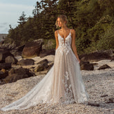 Robe de mariée tendance VIKTORIA pour la mariée, décolleté cœur, bretelles spaghetti, boutons, robe de mariée femme, personnalisation possible