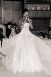 Elegant Designer Appliques A-line Wedding Dresses With Lace