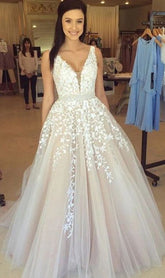 Elegant Long A line V neck Appliques Lace Tulle Wedding Dress