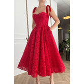 Vestido formal de encaje burdeos con escote corazón y bolsillos