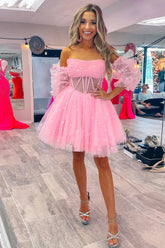 Lindo vestido rosa de corte A, sin tirantes, tipo corsé, para baile de bienvenida, con mangas cortas.
