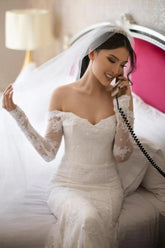 Fabulous Off-the-shoulder Long-Sleeve Mermaid Floor-Length Lace Wedding Dresses with Chapel Train