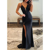 Vestido de noche de satén ajustado con escote en V, tirantes finos, apliques y abertura lateral para fiesta de graduación