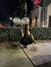 Robe de bal à paillettes noires, décolleté plongeant en V, à volants Y1394